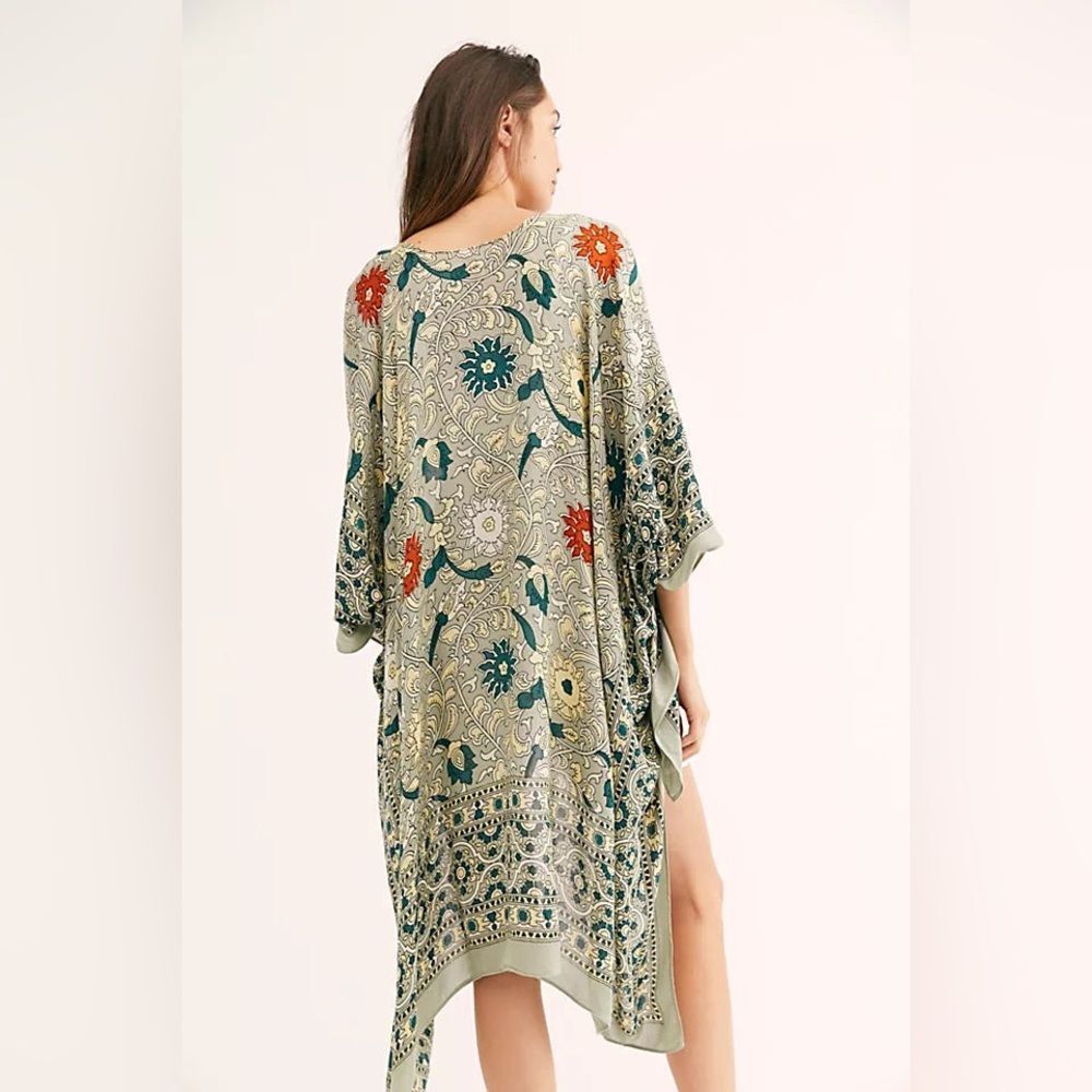 FREE PEOPLE MAGIC DANCE BORDER PRINT KIMONO LIVHT GREEN ONE SIZE - Picture 4 of 9
